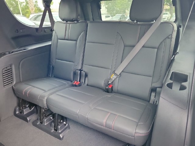 Used 2025 Chevrolet Suburban RST w/ Comfort Package RWD image 12