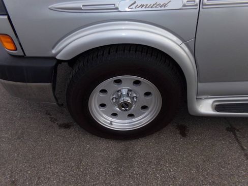 Used 2010 GMC Savana 1500 w/ Preferred Equipment Group RWD image 35