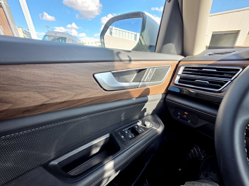 Certified 2026 Volkswagen Atlas SE FWD image 13
