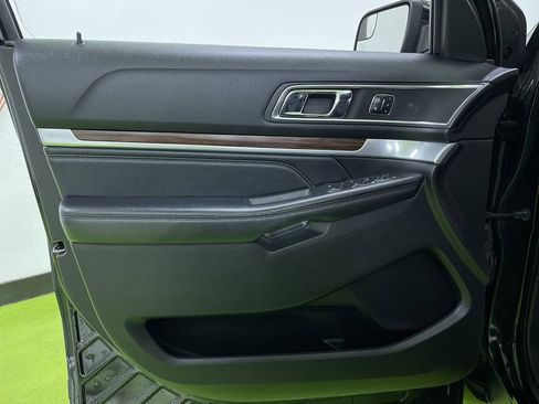 Used 2017 Ford Explorer Limited image 16