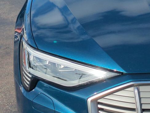 Used 2019 Audi e-tron Prestige w/ Prestige Package image 8