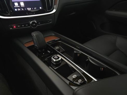 Used 2025 Volvo V60 B5 Cross Country Plus image 29