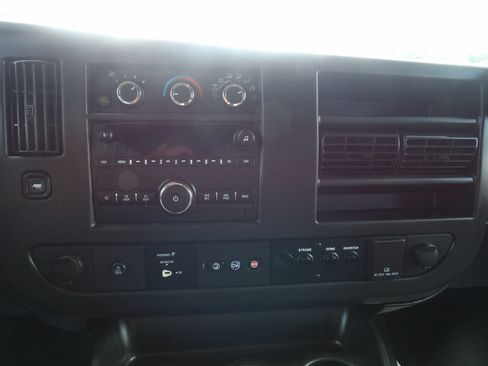 Used 2018 Chevrolet Express 2500 w/ Driver Convenience Package RWD image 22
