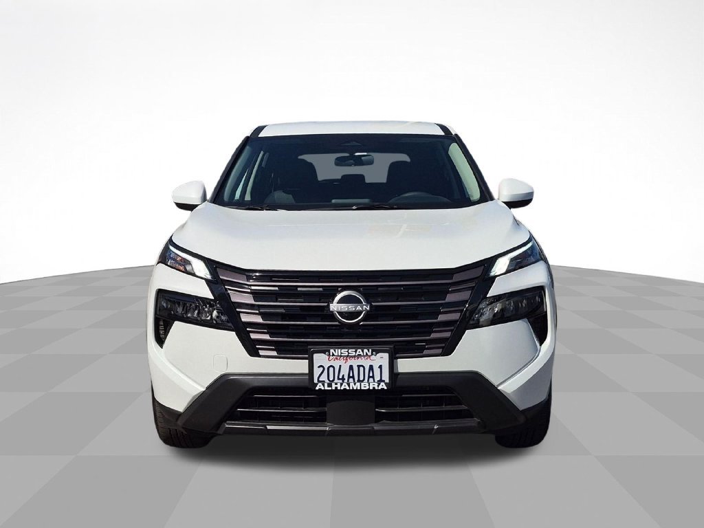 Certified 2026 Nissan Rogue SV FWD image 2