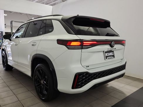 New 2025 Volkswagen Tiguan SE R-Line image 5