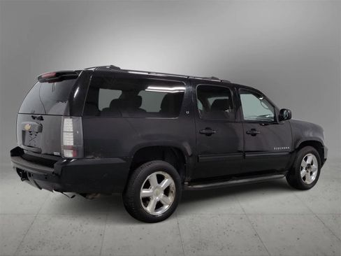 Used 2011 Chevrolet Suburban LT image 7