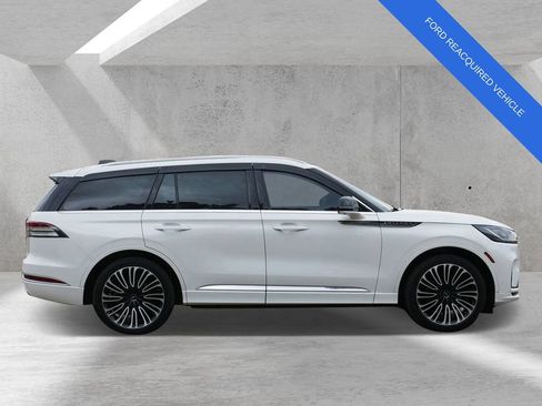 Used 2025 Lincoln Aviator Black Label AWD/4WD image 2
