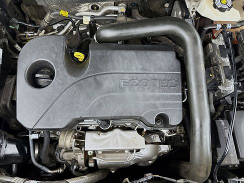 Used 2023 Chevrolet Equinox LT w/ LPO, Floor Liner Package FWD image 38