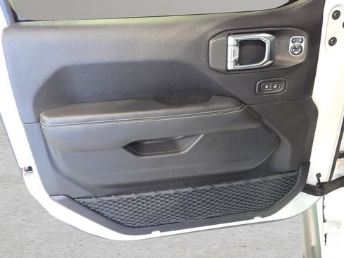 Used 2020 Jeep Gladiator Overland image 9