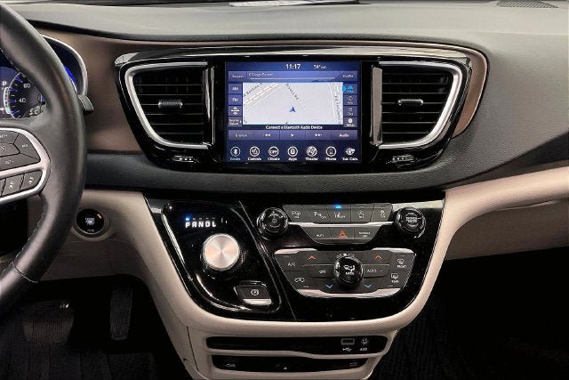 Used 2019 Chrysler Pacifica Touring-L Plus w/ Advanced Safetytec Group FWD image 6