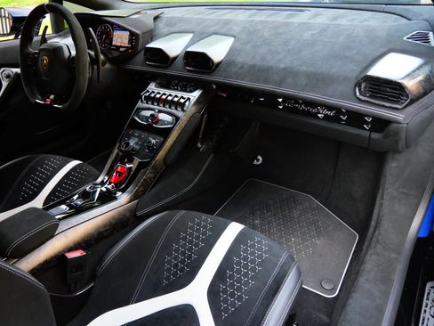 Used 2018 Lamborghini Huracan Performante image 7