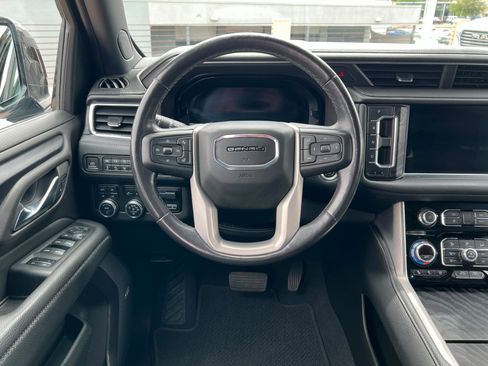 Used 2022 GMC Yukon Denali w/ Denali Premium Package AWD/4WD image 12