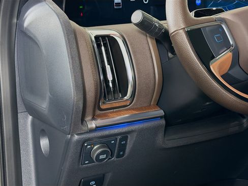 Used 2025 Ford Expedition King Ranch image 11