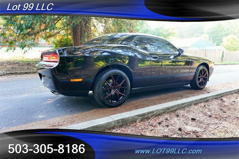 Used 2014 Dodge Challenger SXT RWD image 10