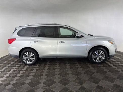 Used 2019 Nissan Pathfinder SL FWD image 4