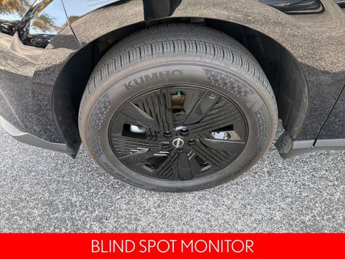 Certified 2025 Nissan Murano SV image 9