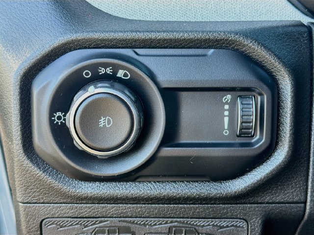 Used 2025 Jeep Wrangler Unlimited Sport AWD/4WD image 11