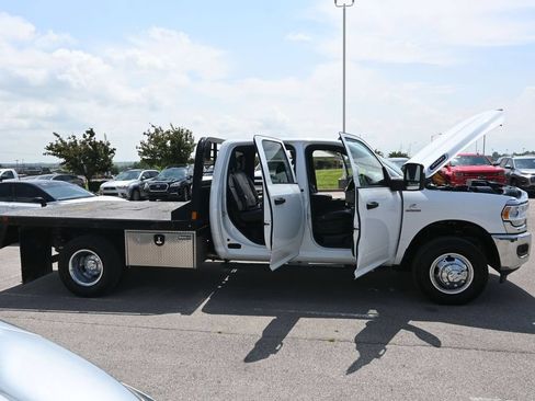 Used 2024 RAM 3500 Tradesman w/ Chrome Appearance Group AWD/4WD image 34