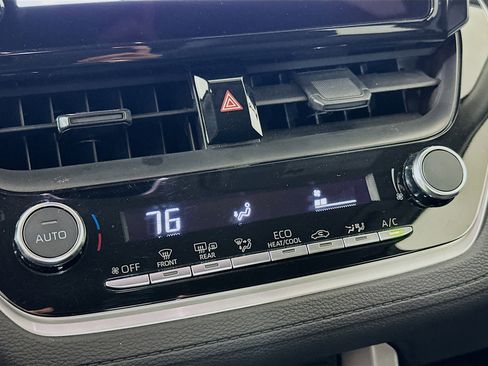 Used 2025 Toyota Corolla Cross LE image 23