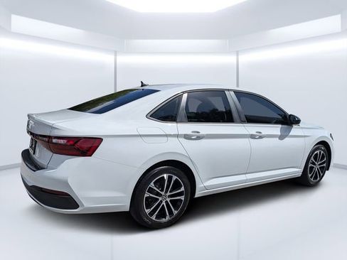 Used 2025 Volkswagen Jetta Sport image 3