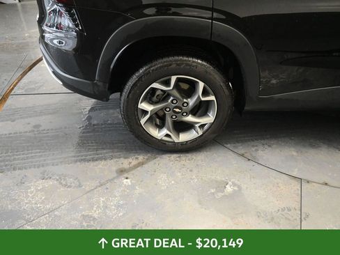 Used 2025 Chevrolet Trax LT image 22