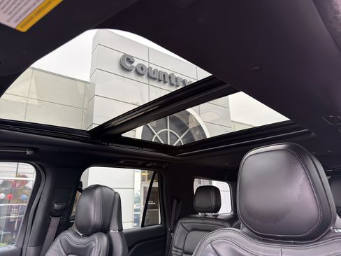 Used 2019 Lincoln Navigator Reserve AWD/4WD image 12
