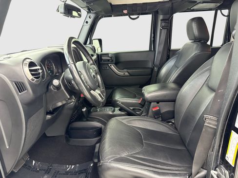 Used 2018 Jeep Wrangler Unlimited Sahara AWD/4WD image 17