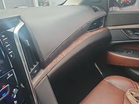Used 2016 Cadillac Escalade ESV Luxury AWD/4WD image 12