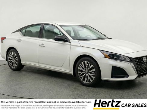 Used 2025 Nissan Altima 2.5 SV image 1