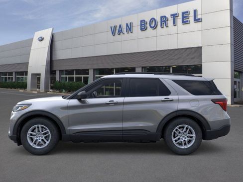 Used 2026 Ford Explorer Active AWD/4WD image 3