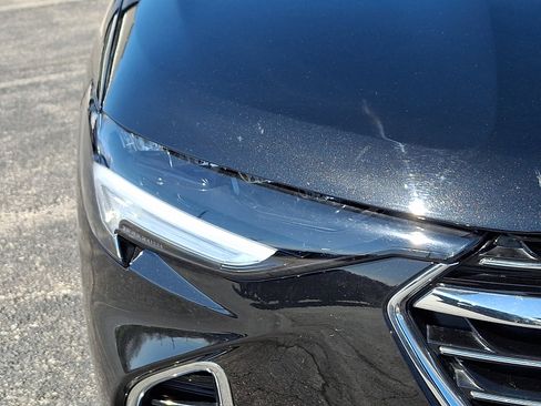 Used 2023 Buick Envision Preferred image 9