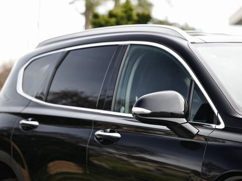 Used 2023 Hyundai Santa Fe SEL Premium image 3