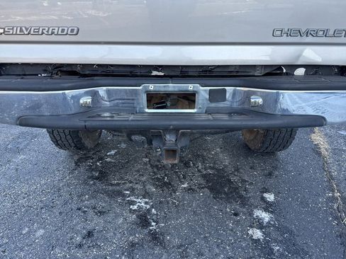 Used 2004 Chevrolet Silverado 2500 LT w/ Heavy-Duty Power Package image 6