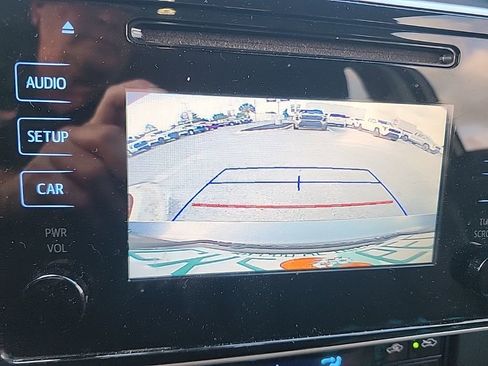 Used 2018 Toyota Corolla LE w/ Carpet Mat Package (TMS) FWD image 2