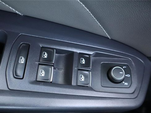 Used 2021 Volkswagen Atlas Cross Sport SE image 14