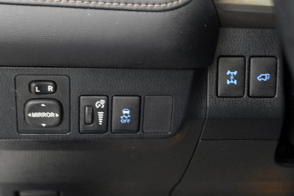 Used 2013 Toyota RAV4 Limited AWD/4WD image 32