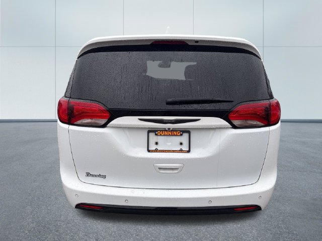 Used 2020 Chrysler Pacifica Touring w/ S Appearance Package FWD image 3