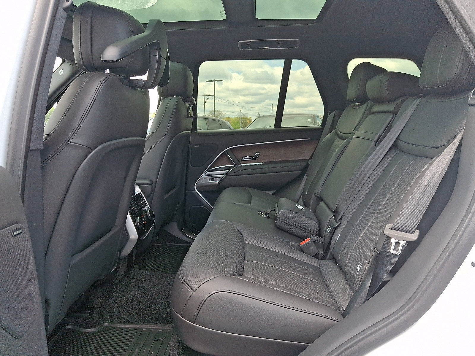 New 2026 Land Rover Range Rover SE AWD/4WD image 8