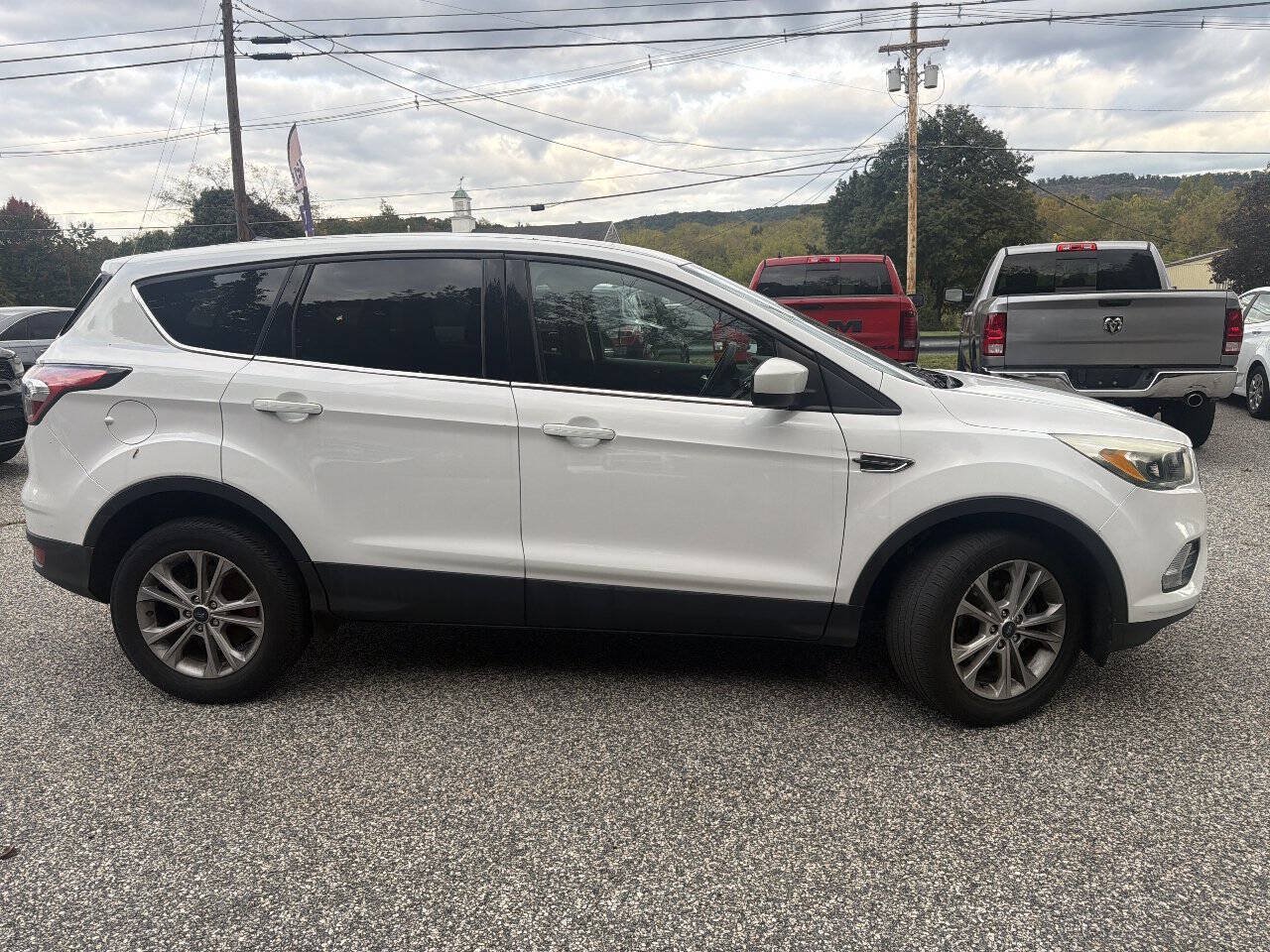 Used 2017 Ford Escape SE FWD image 6