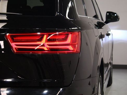 Used 2019 Audi Q7 3.0T Premium Plus image 12
