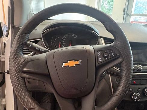 Used 2020 Chevrolet Trax LS AWD/4WD image 19