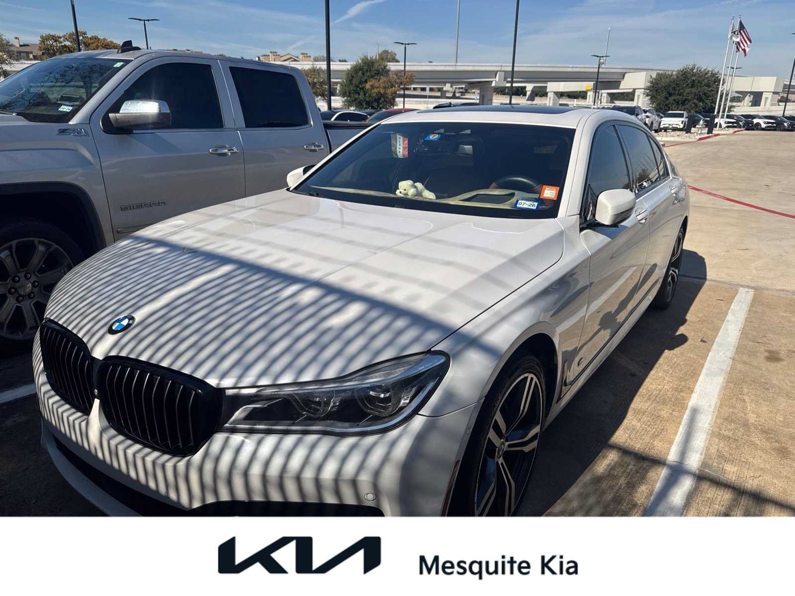 Used 2017 BMW 750i RWD image 1