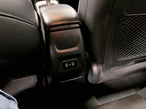 Used 2024 Hyundai Venue Limited image 28