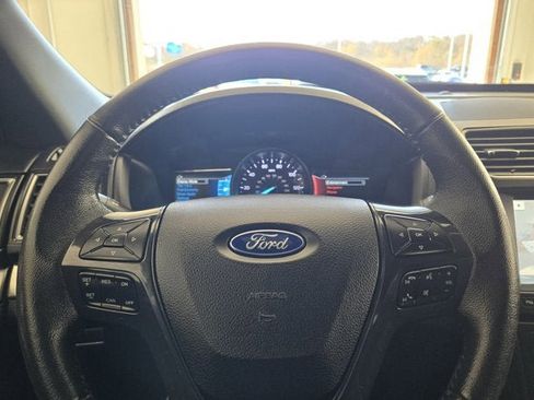Used 2018 Ford Explorer XLT w/ Equipment Group 202A image 30