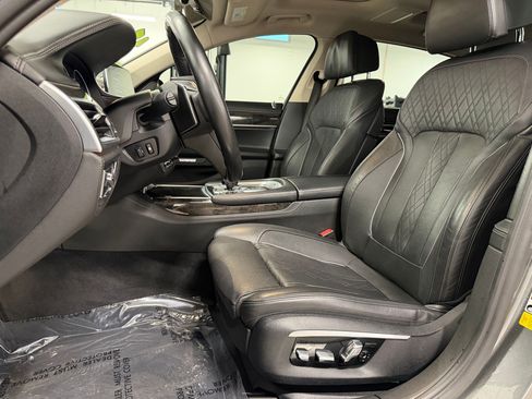 Used 2017 BMW 740i RWD image 4