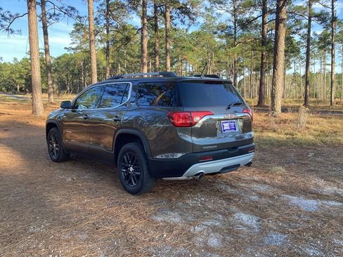 Used 2019 GMC Acadia SLT image 3