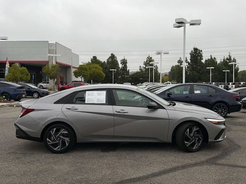 Used 2025 Hyundai Elantra Sport FWD image 3