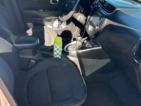 Used 2018 Kia Soul + FWD image 29