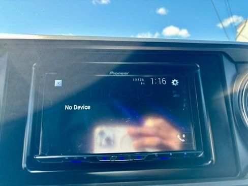 Used 2016 Toyota Tacoma TRD Sport w/ Towing Package image 22