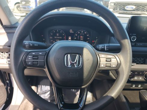 Used 2025 Honda Accord SE image 19